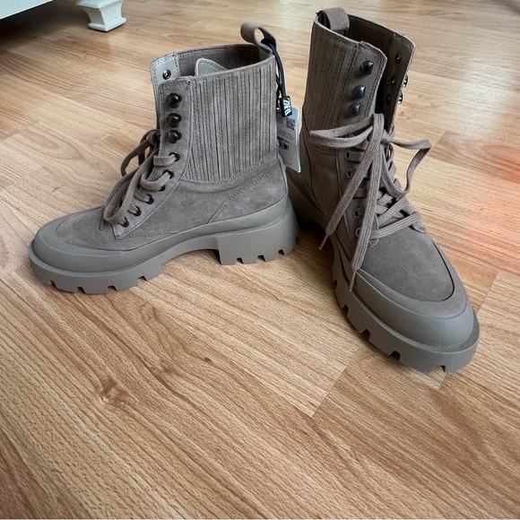 Leather ankle boots - Picture 3 of 9